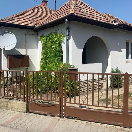 Fecskefeszek Vendeghaz *