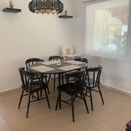 Fecskefeszek Vendeghaz Apartman *